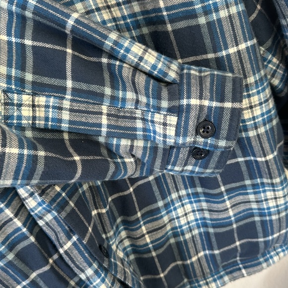 L.L Bean blue button down size XL - Picture 6 of 8